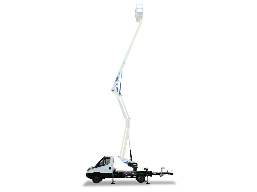 Plataforma sobre camión articulada CTE ZED 20.4 HN IVECO