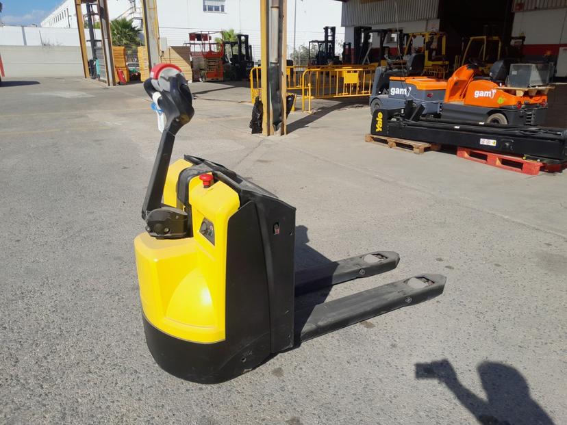 Transpaleta eléctrica 2000Kg YALE MP20