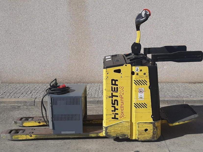 Transpaleta eléctrica conductor montado 2000 kg HYSTER P2.0S FBW
